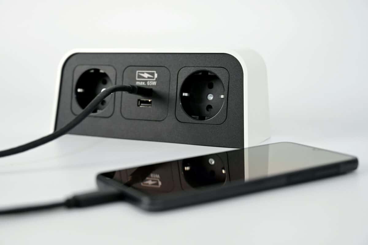 Ilustracao de recarga usb publica