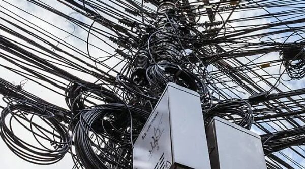 Decisão da AGU determina compartilhamento de postes entre empresas de energia e telecomunicações