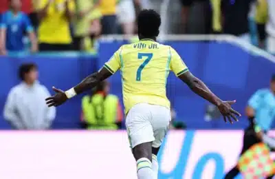 184462com dois gols de vini jr brasil vence a escocia e se classifica em 1 do grupo 3