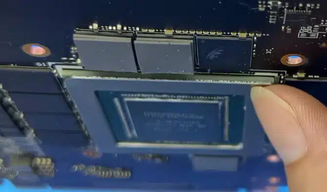 19 oszusci stworzyli wyjatkowo bezczelna podrobke geforce a rtx 4090 rdzen zastapili zwyklym kawalkiem plastiku 1
