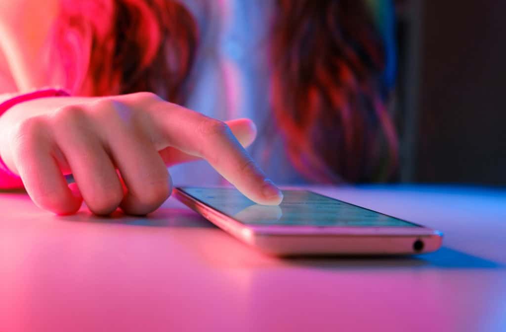 Adolescentes smartphone 1024×673 1