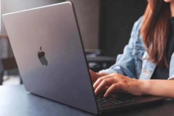 Mulher macbook 2048×1152 1