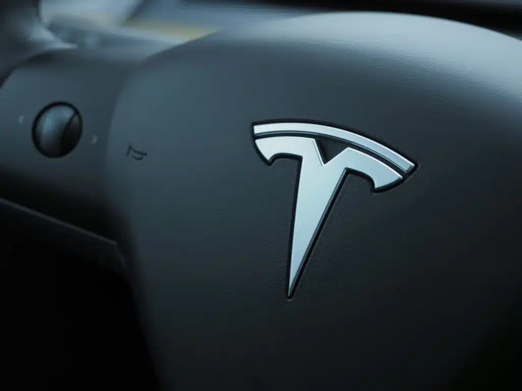 Tesla volante 1024×768 1