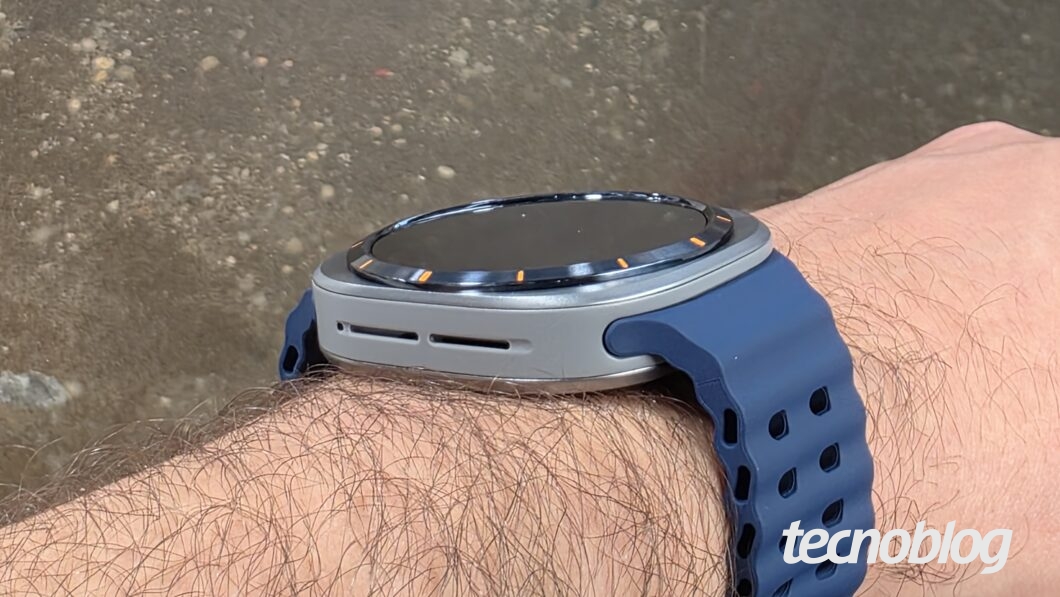 Watch ultra azul lateral 1060×597 1