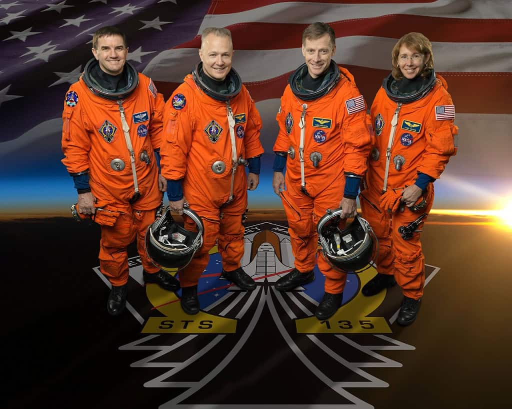 1280px STS 135 Official Crew Photo 1024×819 1