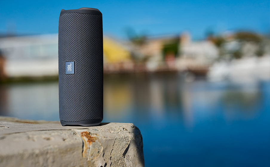 LS JBL Flip Essential 3 SE Lifestyle 03