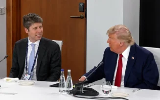 Sam Altman e Donald Trump OpenAI USA 327×204 1