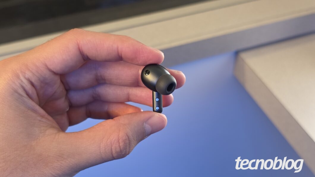 Buds 4 pro fone na mao 1060×597 1
